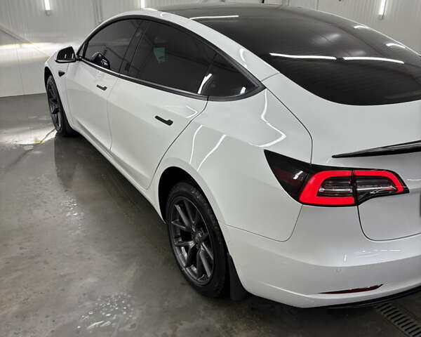 Білий Тесла Модель 3, об'ємом двигуна 0 л та пробігом 113 тис. км за 20200 $, фото 36 на Automoto.ua