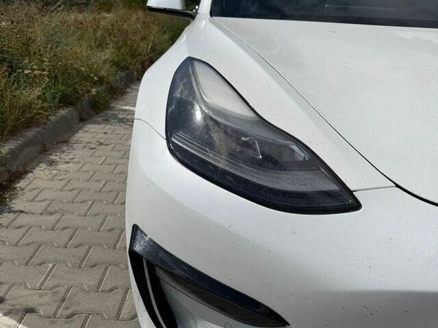 Білий Тесла Модель 3, об'ємом двигуна 0 л та пробігом 56 тис. км за 22500 $, фото 4 на Automoto.ua