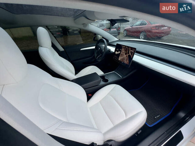 Білий Тесла Модель 3, об'ємом двигуна 0 л та пробігом 84 тис. км за 18300 $, фото 2 на Automoto.ua
