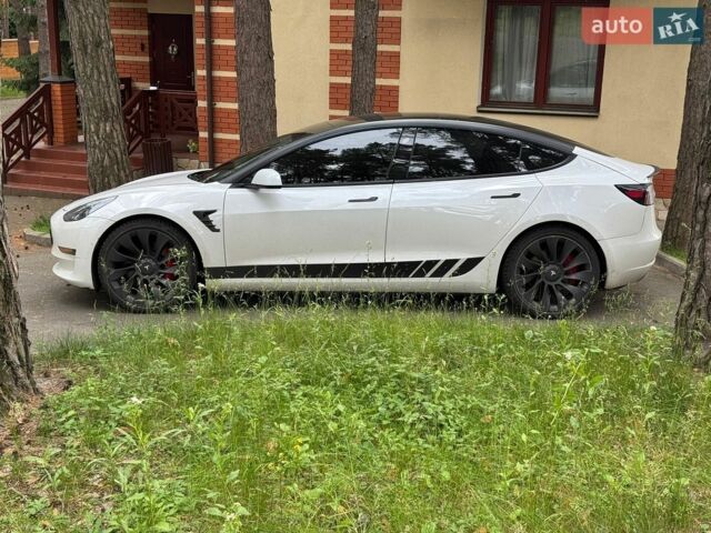 Білий Тесла Модель 3, об'ємом двигуна 0 л та пробігом 117 тис. км за 17800 $, фото 2 на Automoto.ua