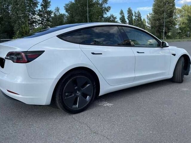 Белый Тесла Модель 3, объемом двигателя 0 л и пробегом 66 тыс. км за 13700 $, фото 3 на Automoto.ua
