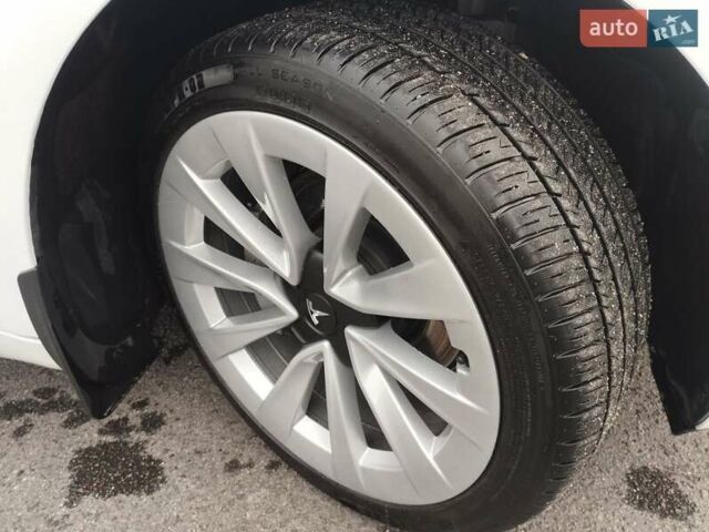 Белый Тесла Модель 3, объемом двигателя 0 л и пробегом 164 тыс. км за 19500 $, фото 4 на Automoto.ua