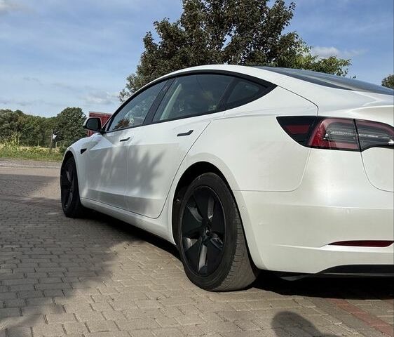 Білий Тесла Модель 3, об'ємом двигуна 0 л та пробігом 70 тис. км за 16900 $, фото 3 на Automoto.ua