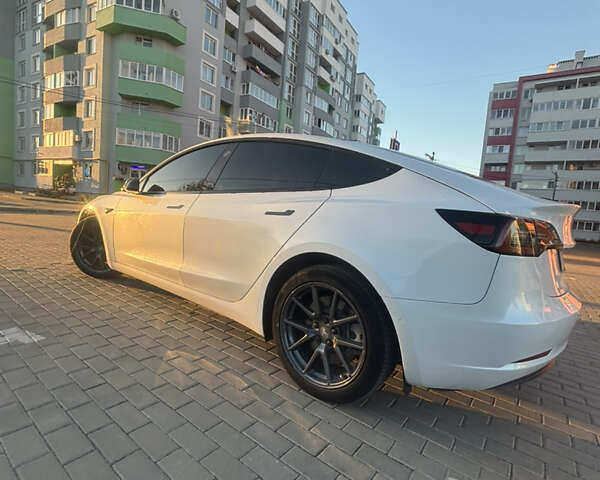 Белый Тесла Модель 3, объемом двигателя 0 л и пробегом 80 тыс. км за 25000 $, фото 7 на Automoto.ua