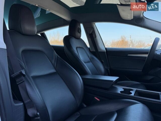 Білий Тесла Модель 3, об'ємом двигуна 0 л та пробігом 185 тис. км за 16500 $, фото 65 на Automoto.ua