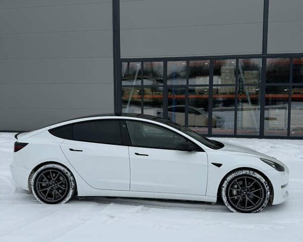 Белый Тесла Модель 3, объемом двигателя 0 л и пробегом 123 тыс. км за 23999 $, фото 4 на Automoto.ua