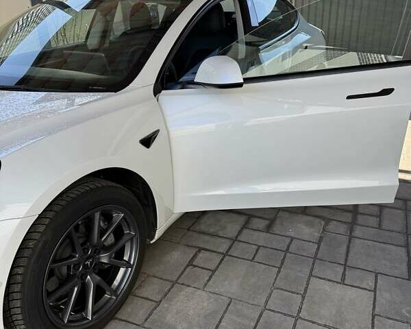 Белый Тесла Модель 3, объемом двигателя 0 л и пробегом 38 тыс. км за 22000 $, фото 1 на Automoto.ua