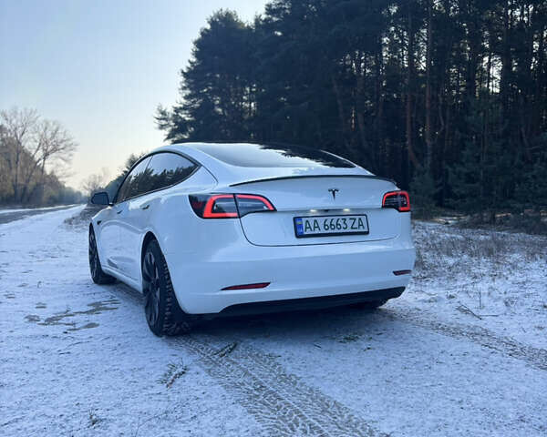 Білий Тесла Модель 3, об'ємом двигуна 0 л та пробігом 106 тис. км за 18900 $, фото 3 на Automoto.ua