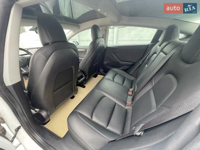 Білий Тесла Модель 3, об'ємом двигуна 0 л та пробігом 78 тис. км за 18000 $, фото 6 на Automoto.ua