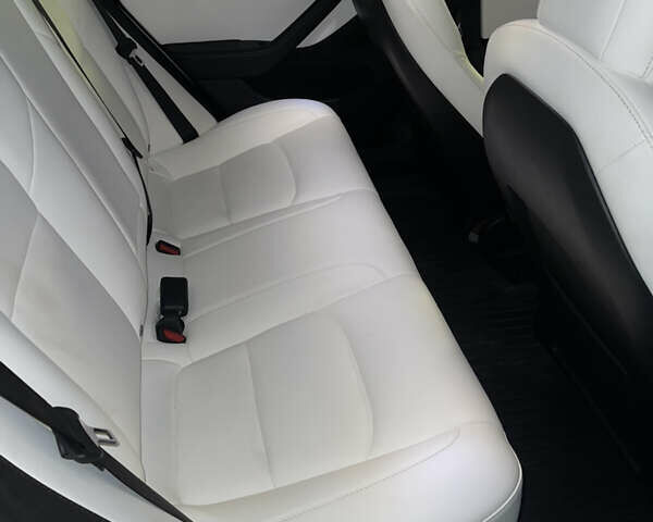 Белый Тесла Модель 3, объемом двигателя 0 л и пробегом 60 тыс. км за 18000 $, фото 9 на Automoto.ua