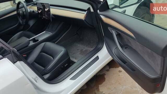Білий Тесла Модель 3, об'ємом двигуна 0 л та пробігом 59 тис. км за 17500 $, фото 15 на Automoto.ua