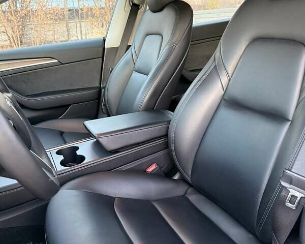 Белый Тесла Модель 3, объемом двигателя 0 л и пробегом 266 тыс. км за 13900 $, фото 5 на Automoto.ua