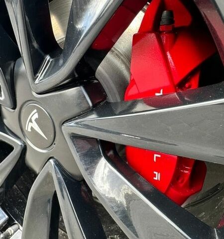 Белый Тесла Модель 3, объемом двигателя 0 л и пробегом 95 тыс. км за 20000 $, фото 20 на Automoto.ua