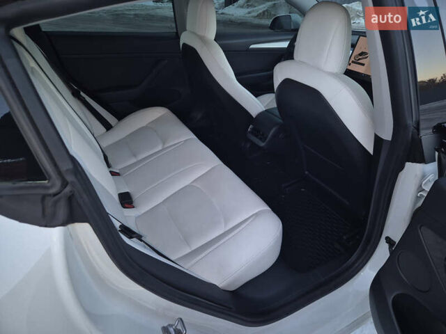 Белый Тесла Модель 3, объемом двигателя 0 л и пробегом 42 тыс. км за 19500 $, фото 14 на Automoto.ua