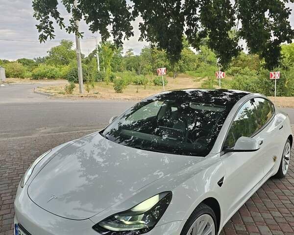 Тесла Модель 3 2021 в Кропивницком (Кировограде) на Automoto.ua Белый Тесла Модель 3, объемом двигателя 0 л и пробегом 20 тыс. км за 29500 $, фото 6 на Automoto.ua