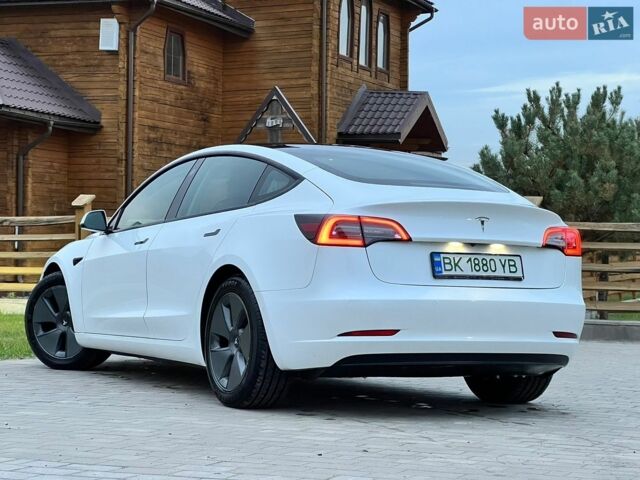Білий Тесла Модель 3, об'ємом двигуна 0 л та пробігом 113 тис. км за 16200 $, фото 9 на Automoto.ua