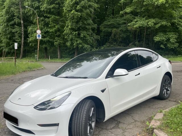 Белый Тесла Модель 3, объемом двигателя 0 л и пробегом 64 тыс. км за 17500 $, фото 2 на Automoto.ua