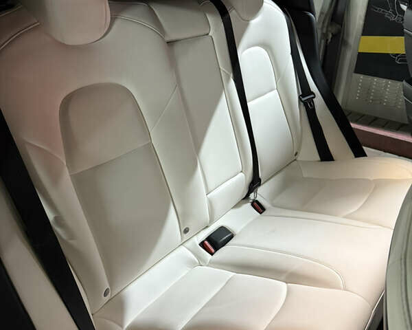 Тесла Модель 3 2021 в Киеве на Automoto.ua Белый Тесла Модель 3, объемом двигателя 0 л и пробегом 54 тыс. км за 21800 $, фото 6 на Automoto.ua