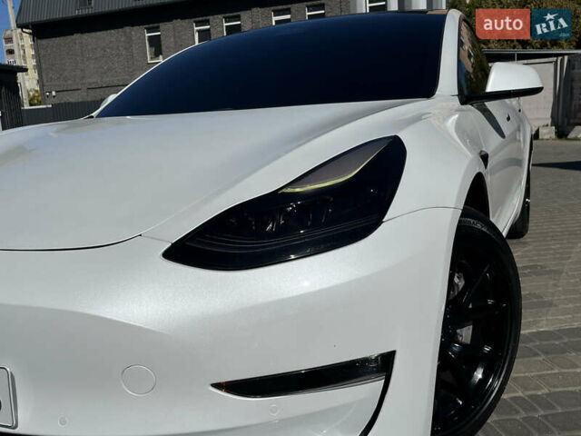 Белый Тесла Модель 3, объемом двигателя 0 л и пробегом 39 тыс. км за 20200 $, фото 1 на Automoto.ua