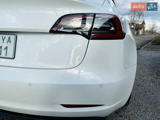 Белый Тесла Модель 3, объемом двигателя 0 л и пробегом 49 тыс. км за 20000 $, фото 13 на Automoto.ua