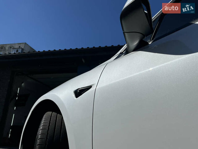 Белый Тесла Модель 3, объемом двигателя 0 л и пробегом 39 тыс. км за 20200 $, фото 6 на Automoto.ua