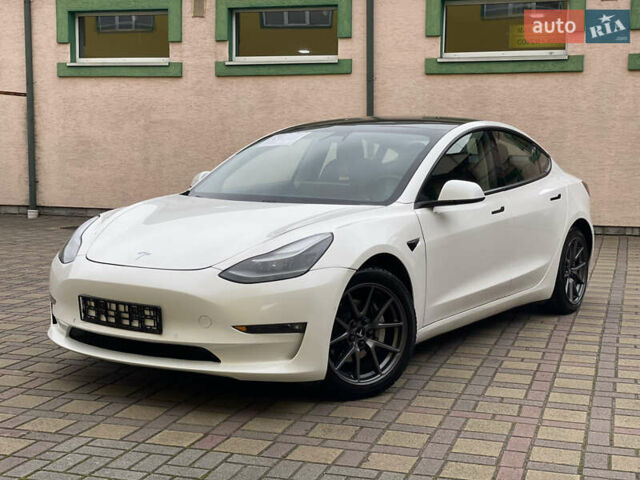 Белый Тесла Модель 3, объемом двигателя 0 л и пробегом 34 тыс. км за 18000 $, фото 3 на Automoto.ua