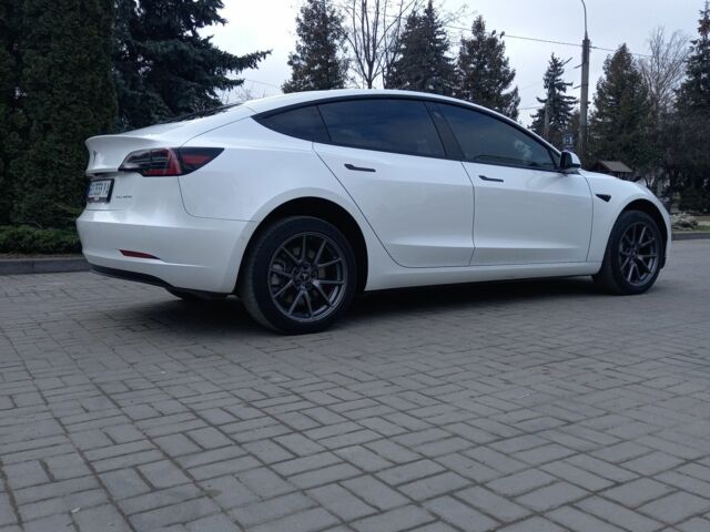 Білий Тесла Модель 3, об'ємом двигуна 0 л та пробігом 89 тис. км за 17900 $, фото 2 на Automoto.ua