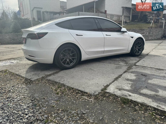Белый Тесла Модель 3, объемом двигателя 0 л и пробегом 44 тыс. км за 18700 $, фото 3 на Automoto.ua