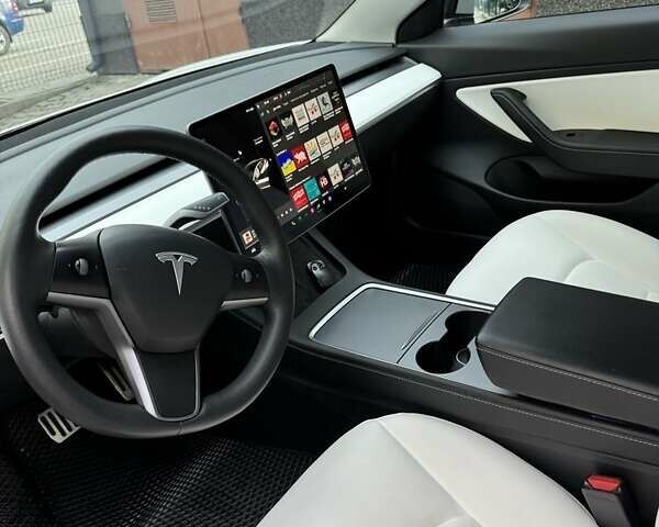 Белый Тесла Модель 3, объемом двигателя 0 л и пробегом 31 тыс. км за 20295 $, фото 6 на Automoto.ua
