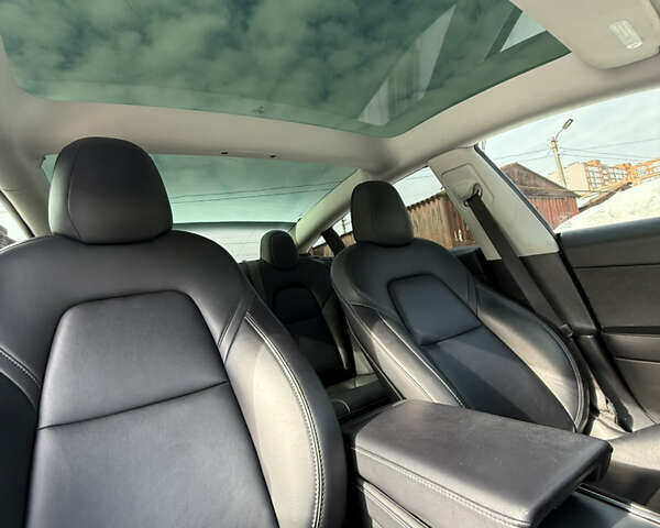 Білий Тесла Модель 3, об'ємом двигуна 0 л та пробігом 91 тис. км за 16700 $, фото 9 на Automoto.ua