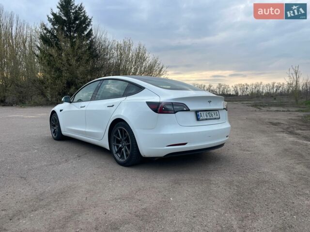 Білий Тесла Модель 3, об'ємом двигуна 0 л та пробігом 180 тис. км за 15900 $, фото 1 на Automoto.ua
