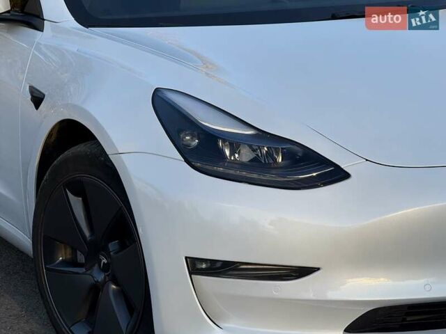 Білий Тесла Модель 3, об'ємом двигуна 0 л та пробігом 88 тис. км за 20950 $, фото 3 на Automoto.ua