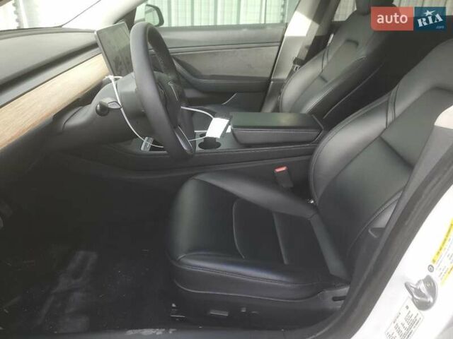Білий Тесла Модель 3, об'ємом двигуна 0 л та пробігом 91 тис. км за 6300 $, фото 6 на Automoto.ua