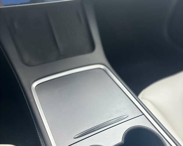 Білий Тесла Модель 3, об'ємом двигуна 0 л та пробігом 106 тис. км за 18900 $, фото 17 на Automoto.ua