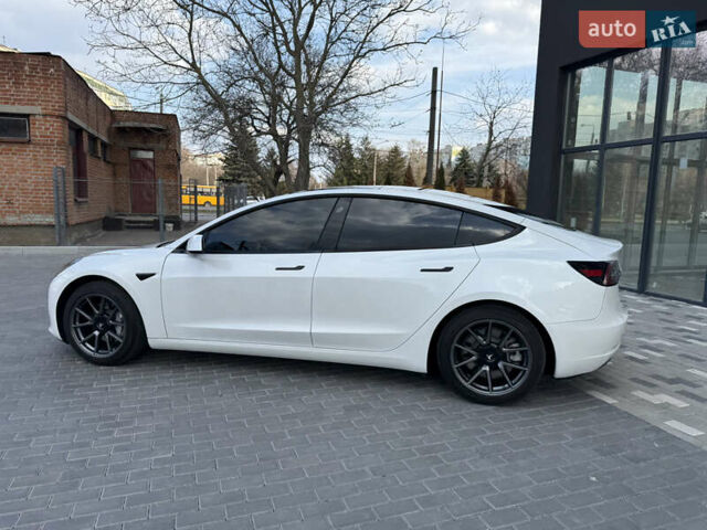 Белый Тесла Модель 3, объемом двигателя 0 л и пробегом 37 тыс. км за 19999 $, фото 24 на Automoto.ua