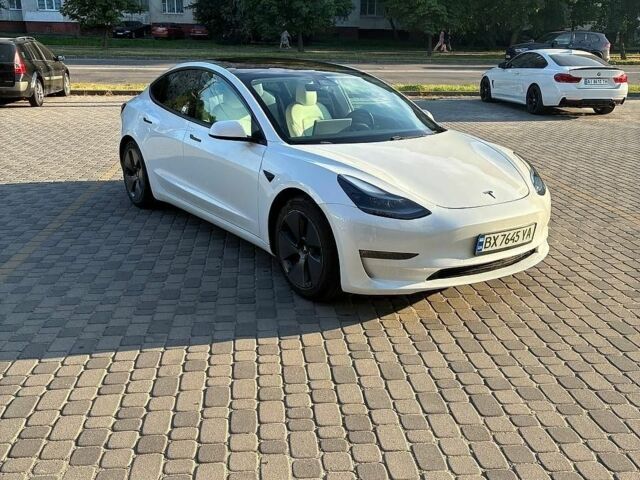 Белый Тесла Модель 3, объемом двигателя 0 л и пробегом 105 тыс. км за 20200 $, фото 2 на Automoto.ua
