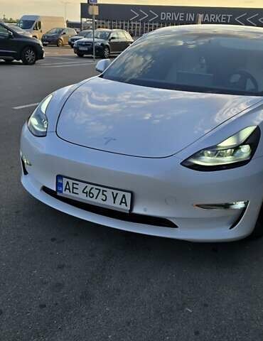Білий Тесла Модель 3, об'ємом двигуна 0 л та пробігом 80 тис. км за 25500 $, фото 2 на Automoto.ua