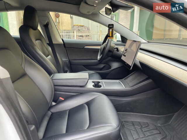 Белый Тесла Модель 3, объемом двигателя 0 л и пробегом 34 тыс. км за 18000 $, фото 64 на Automoto.ua