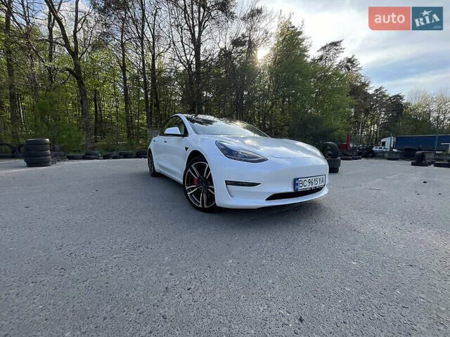 Белый Тесла Модель 3, объемом двигателя 0 л и пробегом 73 тыс. км за 16100 $, фото 1 на Automoto.ua