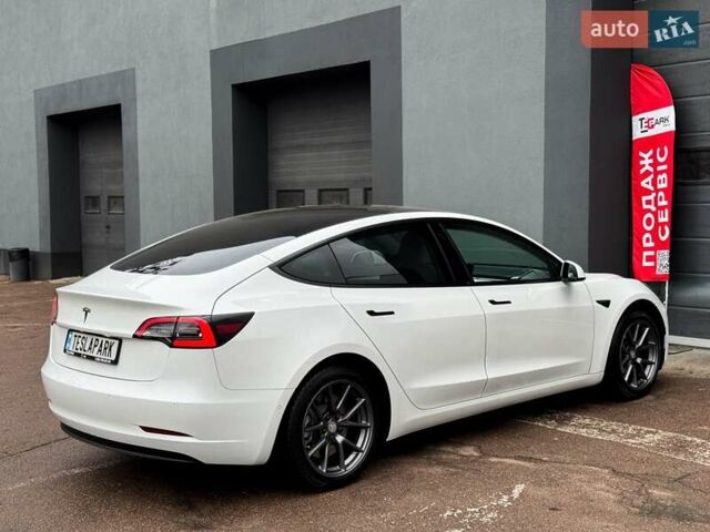 Белый Тесла Модель 3, объемом двигателя 0 л и пробегом 85 тыс. км за 19000 $, фото 9 на Automoto.ua