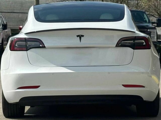 Белый Тесла Модель 3, объемом двигателя 0 л и пробегом 13 тыс. км за 13600 $, фото 4 на Automoto.ua