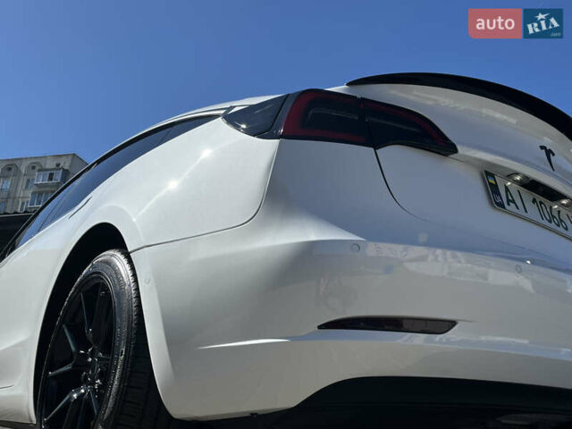 Белый Тесла Модель 3, объемом двигателя 0 л и пробегом 39 тыс. км за 20200 $, фото 8 на Automoto.ua