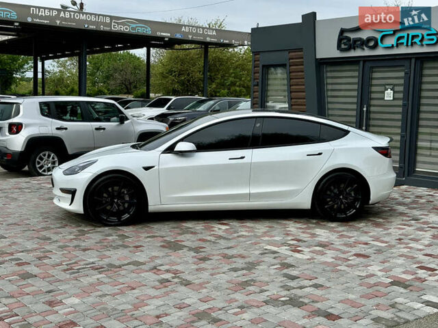 Білий Тесла Модель 3, об'ємом двигуна 0 л та пробігом 61 тис. км за 22700 $, фото 2 на Automoto.ua