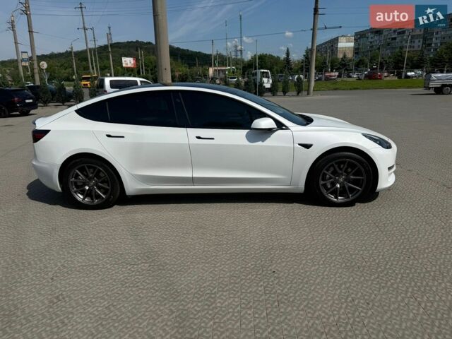 Белый Тесла Модель 3, объемом двигателя 0 л и пробегом 134 тыс. км за 17300 $, фото 6 на Automoto.ua