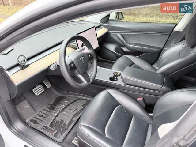 Білий Тесла Модель 3, об'ємом двигуна 0 л та пробігом 119 тис. км за 20800 $, фото 11 на Automoto.ua