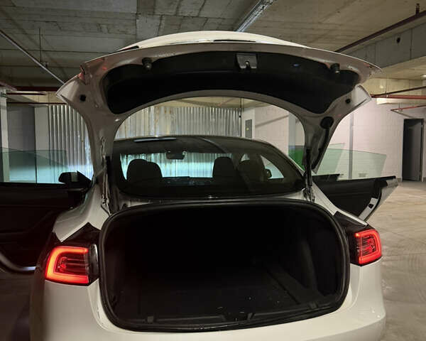 Білий Тесла Модель 3, об'ємом двигуна 0 л та пробігом 67 тис. км за 24500 $, фото 12 на Automoto.ua