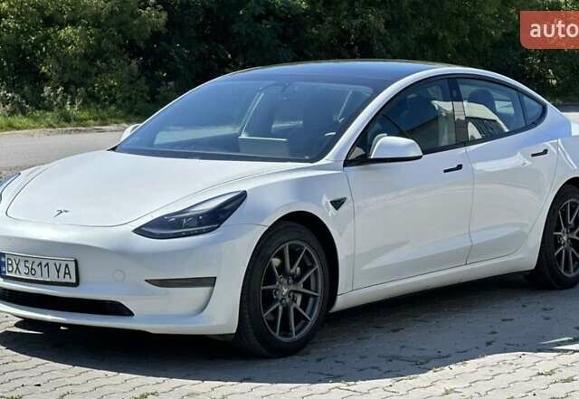 Білий Тесла Модель 3, об'ємом двигуна 0 л та пробігом 68 тис. км за 18300 $, фото 6 на Automoto.ua