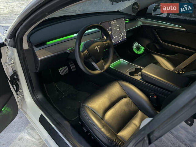 Белый Тесла Модель 3, объемом двигателя 0 л и пробегом 100 тыс. км за 21500 $, фото 8 на Automoto.ua