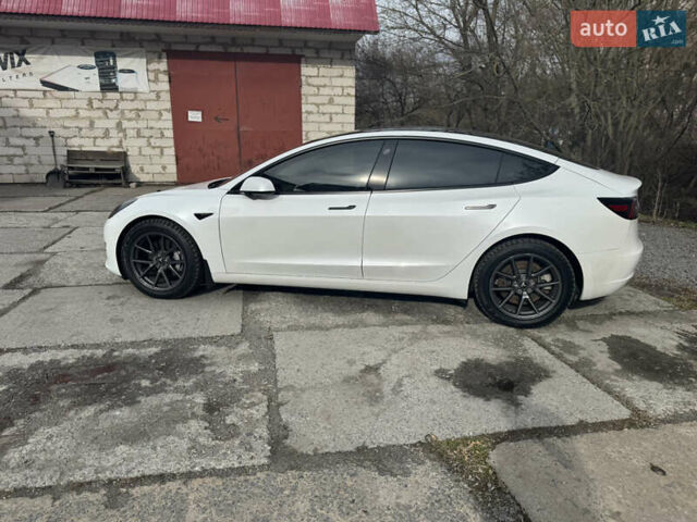 Белый Тесла Модель 3, объемом двигателя 0 л и пробегом 44 тыс. км за 18700 $, фото 6 на Automoto.ua