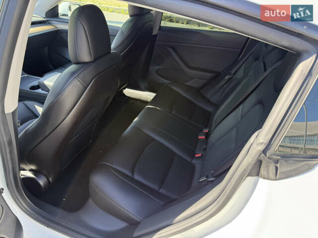 Белый Тесла Модель 3, объемом двигателя 0 л и пробегом 68 тыс. км за 27000 $, фото 20 на Automoto.ua